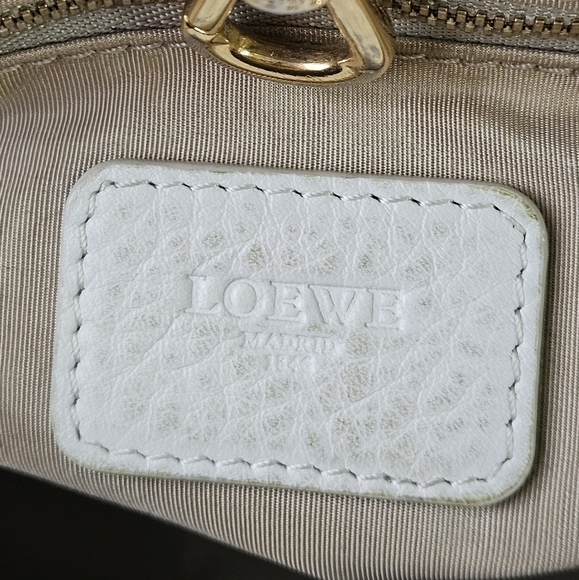 Loewe Madrid Heritage Pebbled Leather Tote Bag in Off White - Picture 13 of 16